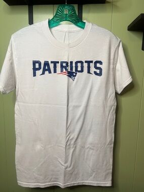 New England Patriots White Graphic Tee